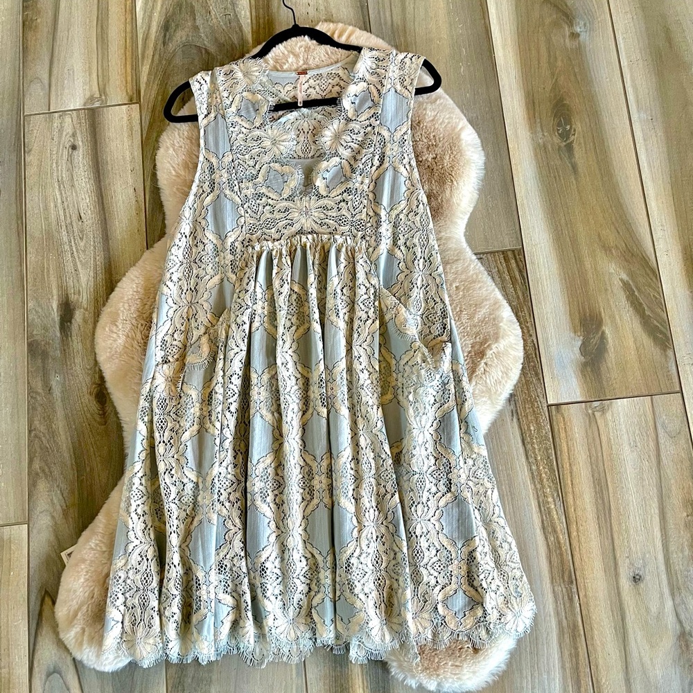 Free People dress only wore once lace with slip underneath size xs 35” long